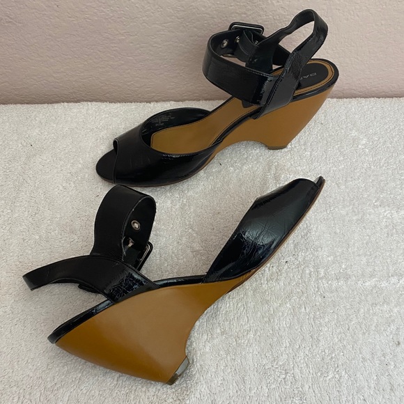 bandolino patent leather wedge